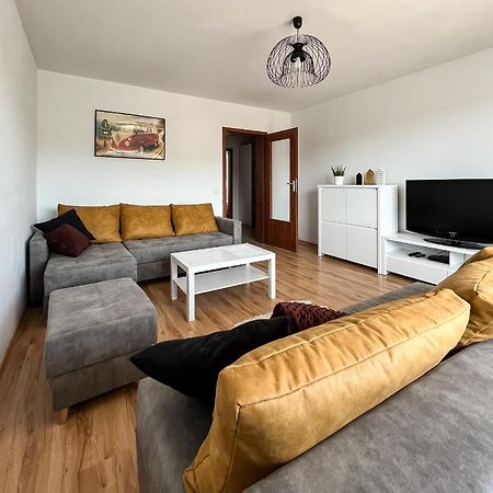 Uroczy Apartament Pod Skarpa 瓦多维采 外观 照片
