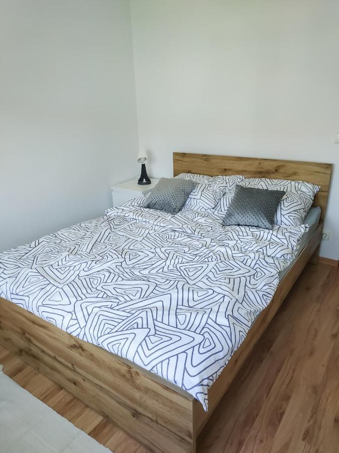 Uroczy Apartament Pod Skarpa 瓦多维采 外观 照片