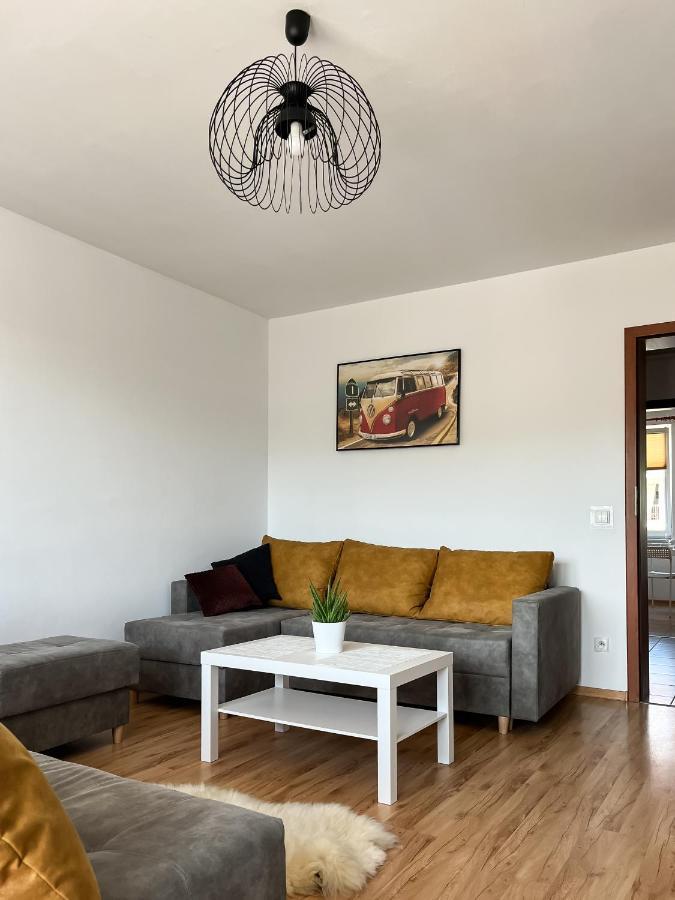 Uroczy Apartament Pod Skarpa 瓦多维采 外观 照片