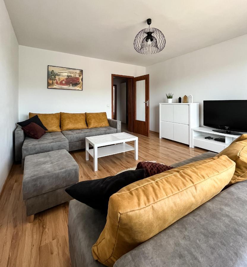 Uroczy Apartament Pod Skarpa 瓦多维采 外观 照片