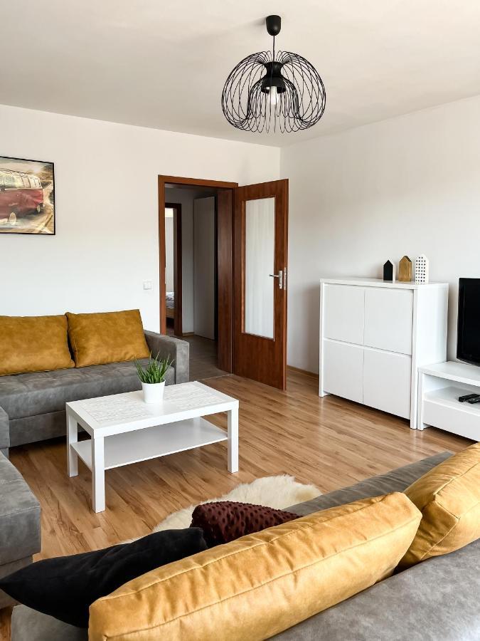 Uroczy Apartament Pod Skarpa 瓦多维采 外观 照片